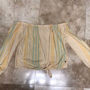 Roxy -off shoulder top